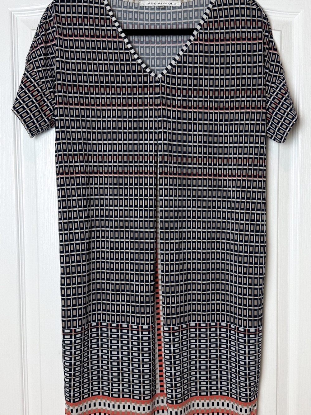 Max Studio Black White Geometric V-Neck Dress with Coral Trim